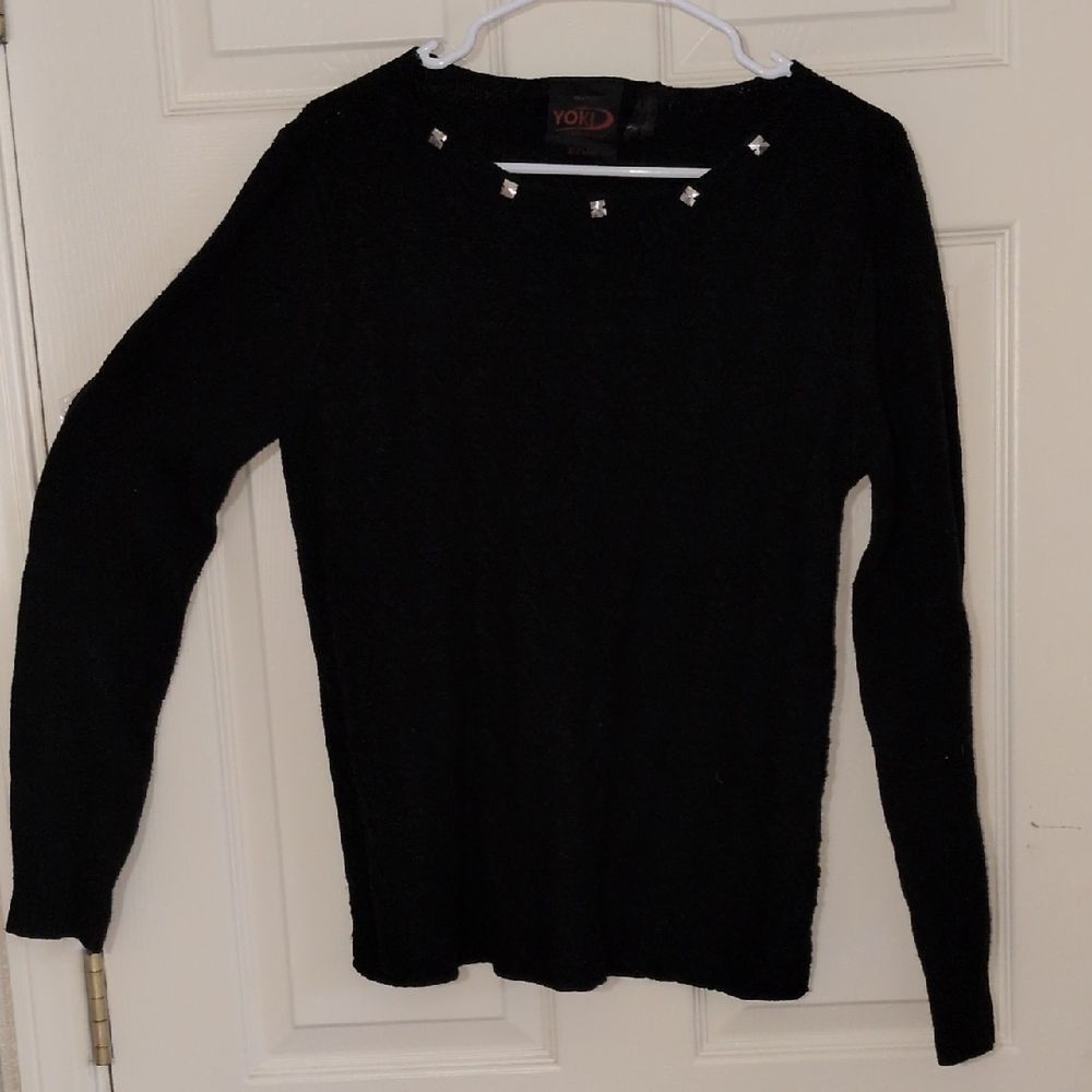 💲⬇️NY Yoki Collection, Black Long Sleeve Sweater With Silver Embellishments.